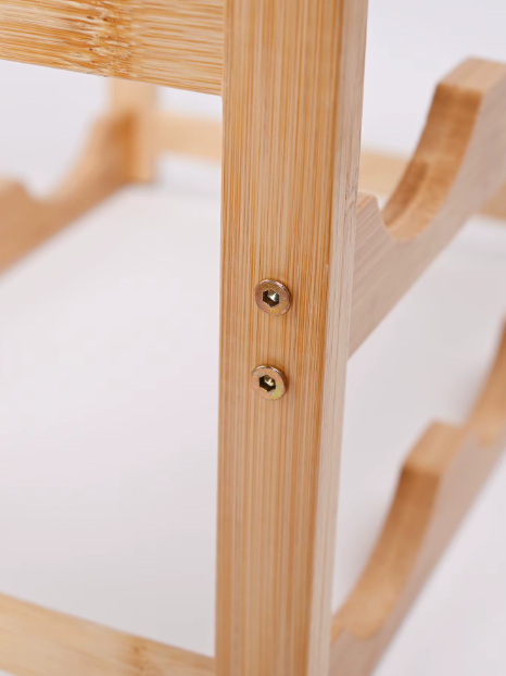 Le Casier des Quatre Travées, casier en bois naturel, détail de l’assemblage du bois